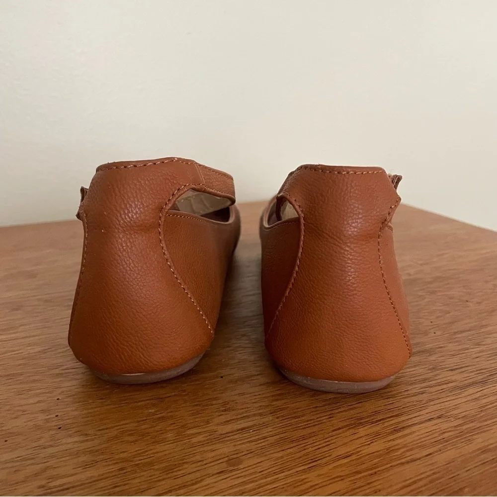 Hanna Andersson Kids Shoes in Tan and Gold